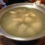 博多水たき元祖 水月 - 最初はこのスープを湯呑でいただきます。
