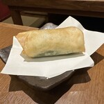 和食・焼き鳥 燈し火 - 温泉たまごの揚げ春巻き　税込249円　美味しいけど上手く食べるには難易度が高い