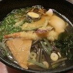 合掌レストランまこと   - 麺は2玉、具は10種類以上！