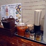 第三の醤油らーめん ばしらあ - カウンター席の様子。