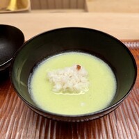 緒方 - お椀：沼島の鱧、枝豆、出汁