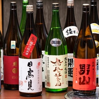 厳選した日本酒が常時14種！半号からお楽しみ頂けます