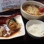 めだかタンタン - 究極のフカヒレ姿煮（麵チョイス） 1,980円 + 半ライス 150円