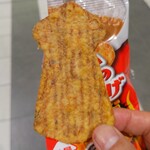 セブンイレブン ハートイン - [数量限定] CoCo壱番屋 いかの姿あげ 旨辛カレー味 (税込)140円 ※開封後 更に拡大 (2025.08.13)