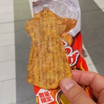 セブンイレブン ハートイン - [数量限定] CoCo壱番屋 いかの姿あげ 旨辛カレー味 (税込)140円 ※開封後 拡大 (2025.08.13)