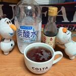 成城石井 - 炭酸水で割って、いただきます　※コーヒーカップで飲みます　※カップには、こだわらない男です