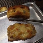 パンやきどころ RIKI - レーズンパン。とツナコーン。