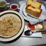 ほびーい喫茶店 - エビピラフ 650円、トースト 400円