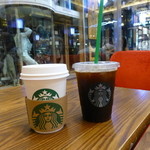 Starbucks Coffee - ドリンク写真:コーヒーとアイスコーヒー！アイスは普通のカフェにはありません。。。