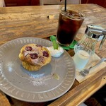 prato cafe - デザートのマフィン(ブドウとアールグレイ)