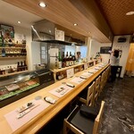 居酒屋 こま - カウンター席。写っていませんが小上がりもあります。