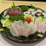 居酒屋 こま - 刺身三点盛り（1,100円）×2を一皿に盛ってもらいました。