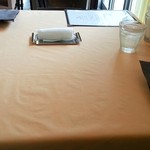 バッカヌォヴォ - テーブル上はサッパリと