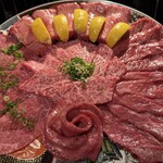 肉と日本酒 - コース塩焼き
30日熟成生タン塩の食べ比べ
厳選和牛赤身2種盛り合わせ