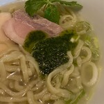 らーめん かねかつ - トッピングの大葉ソースはいい香り✨にさっぱり感マシマシ✨