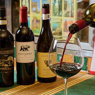 グラス800円～◎ソムリエ厳選ワインを常時13種類ご用意