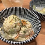 テング酒場 - ポテサラ319円　2スクープ！！やるね！手作りと標榜されてるけど、芋から茹でたやつではない。業務用の茹でた芋に味付けや具は手作りで作ってる感じ。普通に美味しいけど