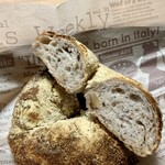 パン マニフィック - 胡桃とホワイトチョコレートときなこのベーグル ¥280