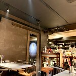 酒々落菜 - 落ち着いた店内は軽やかなJAZZのBGM