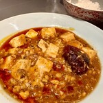 酒々落菜 - 白身魚のマーGYO豆腐。鯛を使用した麻婆豆腐。まろやかな辛味と旨味が堪らない