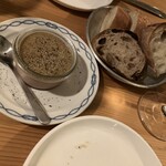 da.b - 鶏レバームース小　パン盛合せハーフサイズ