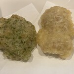 手打ちうどん 上を向いて - ハーフかしわ天（左〜むね 右〜もも）280円