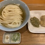 手打ちうどん 上を向いて - かけ（ひやあつ 800円  中盛＋200円）　　　　　　　　　　　　　　　ハーフかしわ天（280円）