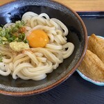 白川うどん - 釜玉うどん（中）といなりで730円