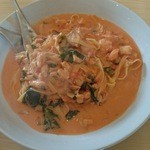 クッチーナ・イタリアーナ・スタジオーネ - 手打ち麺１日５食限定。サーモンとほうれん草のトマトクリームソースタリアッテレ。トマトの酸味がクリームの味を爽やかにすることで、美味しさが増します。