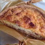 ビーネマヤ - ベーコンとたまねぎのキッシュ　240円