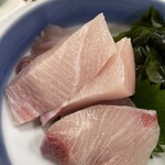 活魚料理 びんび家 - ハマチの刺身