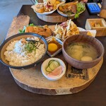 海沿いの キコリ食堂 - 