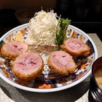 黒豚とんかつ くろまつ - ヒレかつのアップ