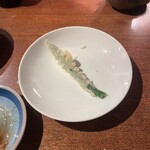 壱クラシック - インゲンの天ぷら、何本か食べたあとです（╹◡╹）