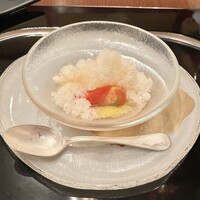 表参道うかい亭 - 前菜の桃とトマトのグラニテ　目にも涼しげ〜
                    グラニテは透明なのにしっかりトマト味
