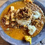 SOMA - お肉のカレー+トマトカレー(お肉は花椒豆腐)¥1300