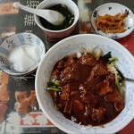 天龍菜館 - 牛バラ飯一式↑