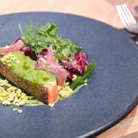 サーモンマリネのミ・キュイ 豊橋野菜のサラダ パリジェンヌ風