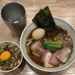 麺処 にし尾 - 特製手揉み中華そば（醤油）+吊るし焼き豚ご飯