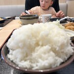 お食事処 くろだるま 木の葉モール橋本店 - ご飯の盛りが凄かった…でもピントは孫ちゃん\(//∇//)\