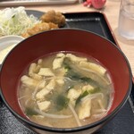 お食事処 くろだるま 木の葉モール橋本店 - 味噌汁もボリューミー