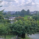 メインダイニングルーム 三笠 - ホテルのエントランス道から見える大乗院庭園