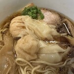 ラーメン屋 トイ・ボックス - 【ワンタン醤油ラーメン＝ワンタン】