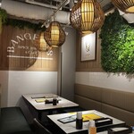 バンゲラズスパイスビストロ＆カフェ - スタイリッシュな内観