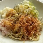 蕎麦 阿き津 - 蕎麦 阿き津　黒七味をかけて