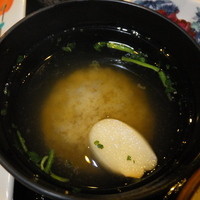 和食處　雲海 - ランチ　１日１２食限定　彩り膳　１２４２円　味噌汁　【　２０１４年１０月　】