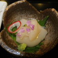 和食處　雲海 - ランチ　１日１２食限定　彩り膳　１２４２円　帆立刺　【　２０１４年１０月　】
