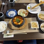 蓉堂 隠れ古民家本格四川料理 - Aランチのマーマの麻婆豆腐飯(1485円)と追加で春巻き一本(260円)