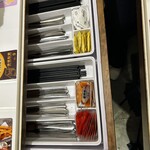 百份百餐廳 - テーブルサイドのカトラリー入れ