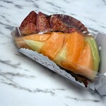 パティスリー・キュイール - 2階のカフェで食べるつもりでしたが、テイクアウトしかやっていませんでしたΨ(・ω・ )Ψ